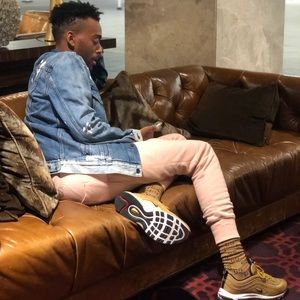 Meet your Posher, Joshua